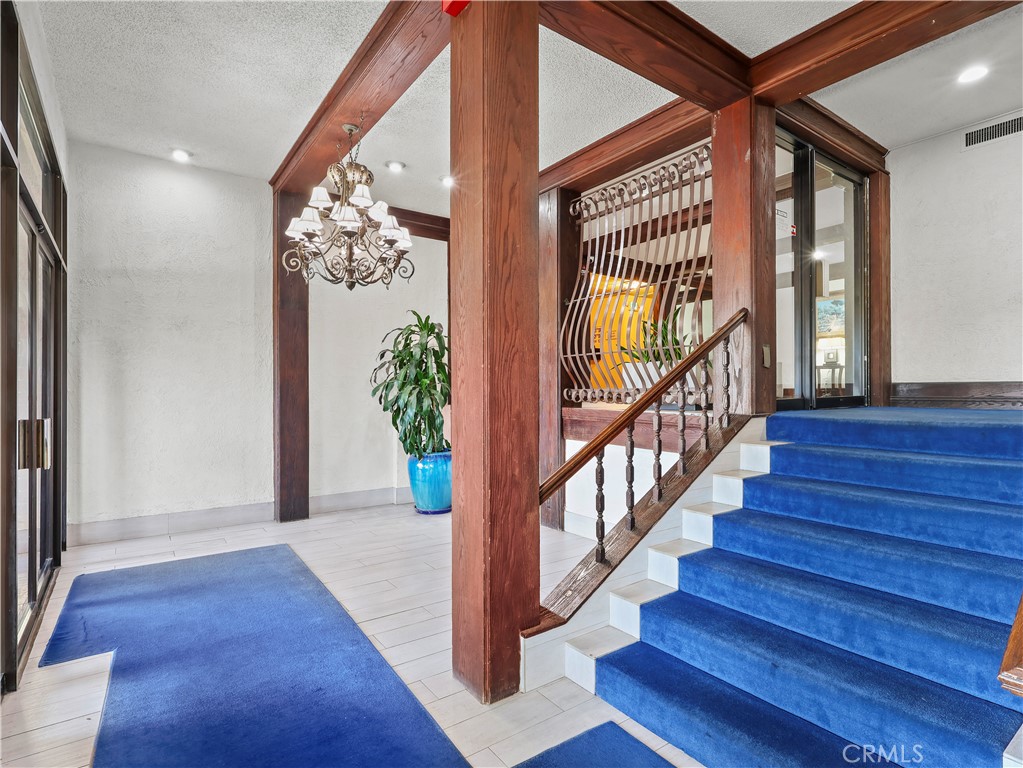 12720 Burbank Boulevard 323