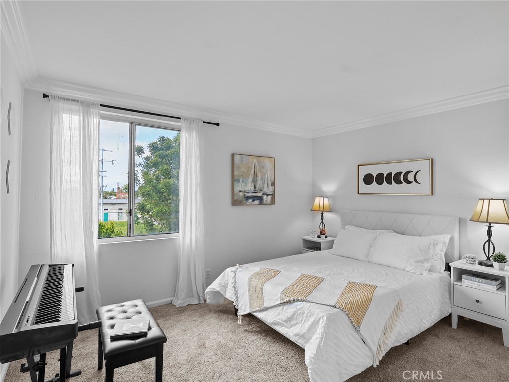 12720 Burbank Boulevard 323