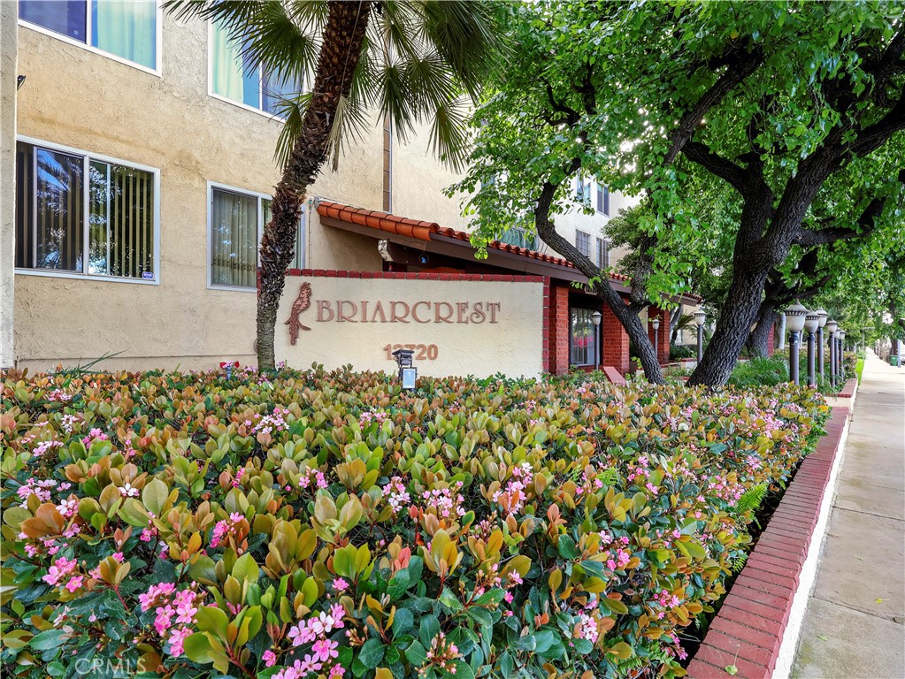 12720 Burbank Boulevard 323