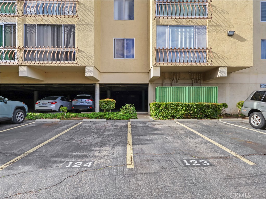 12720 Burbank Boulevard 323