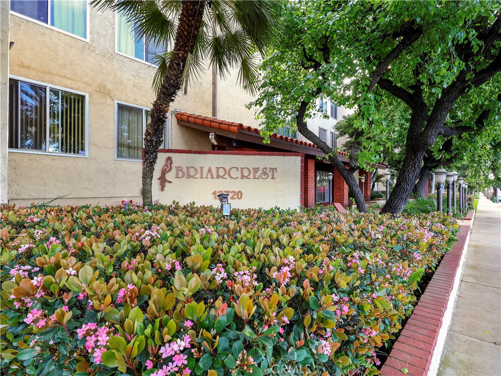 12720 Burbank Boulevard 323