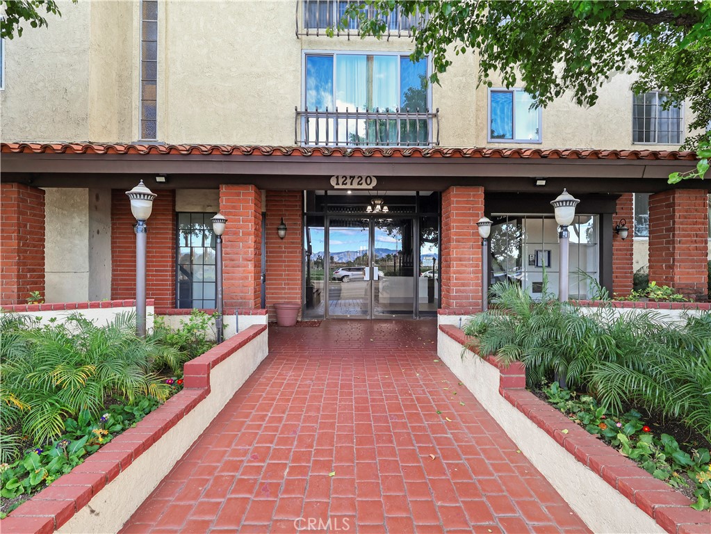 12720 Burbank Boulevard 323