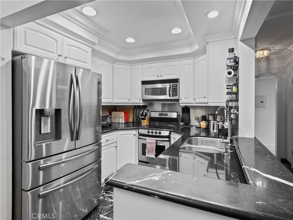12720 Burbank Boulevard 323