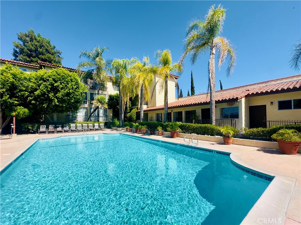 12720 Burbank Boulevard 323