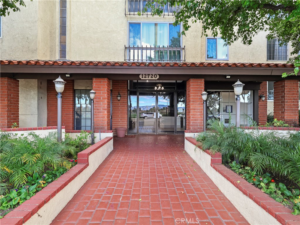 12720 Burbank Boulevard 323