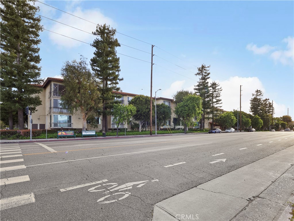 12720 Burbank Boulevard 323