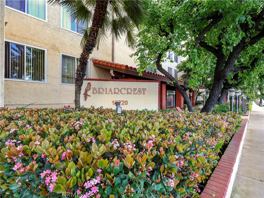 12720 Burbank Boulevard 323