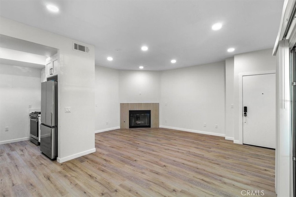 7320 Balboa Boulevard 102
