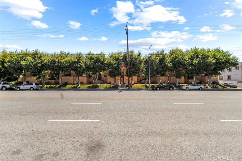 7320 Balboa Boulevard 102