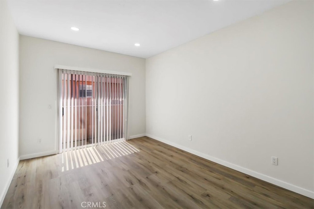 7320 Balboa Boulevard 102
