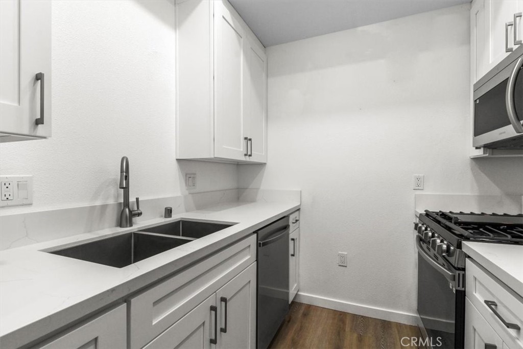 7320 Balboa Boulevard 102