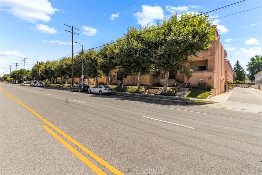 7320 Balboa Boulevard 102