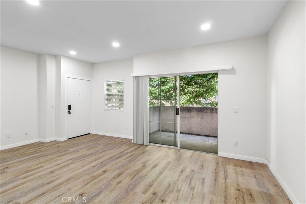 7320 Balboa Boulevard 102