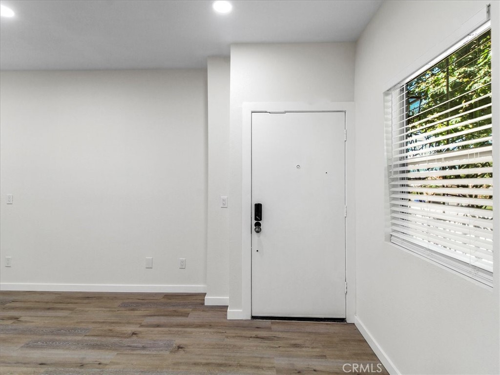 7320 Balboa Boulevard 102