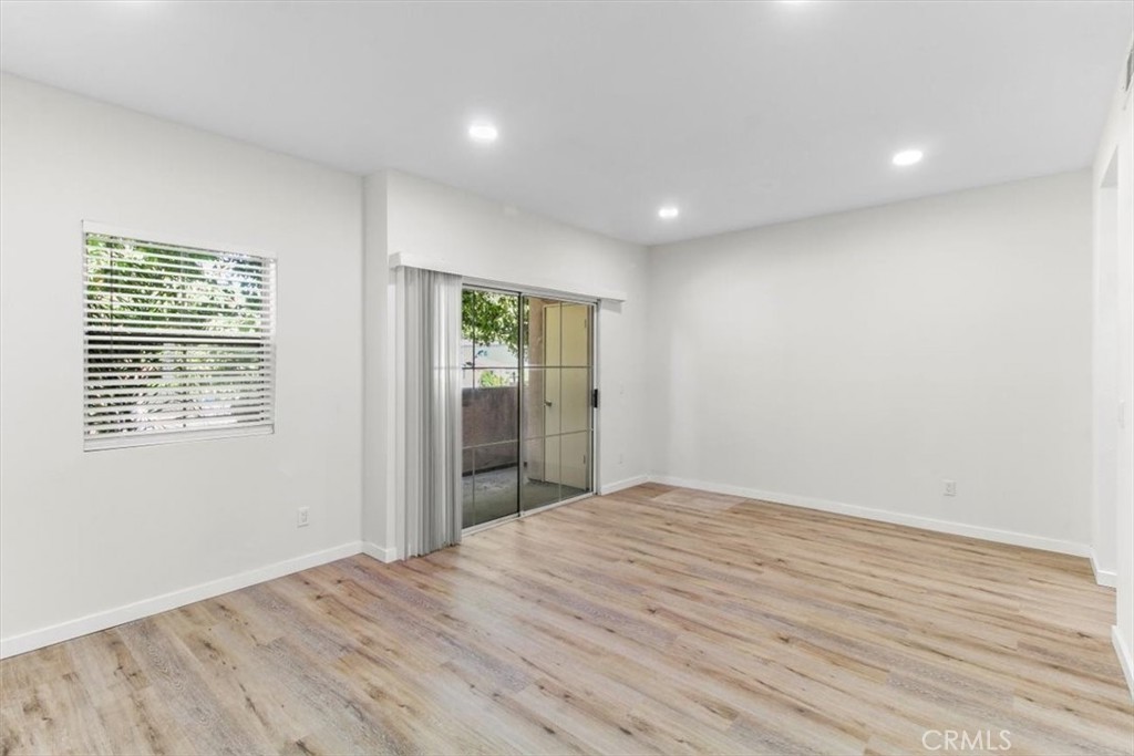 7320 Balboa Boulevard 102