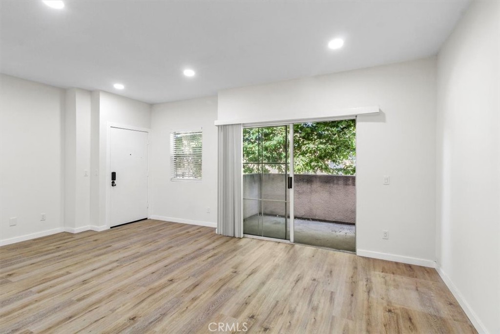 7320 Balboa Boulevard 102