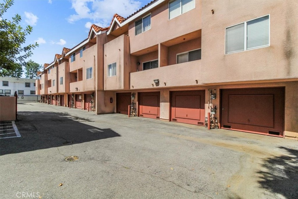 7320 Balboa Boulevard 102