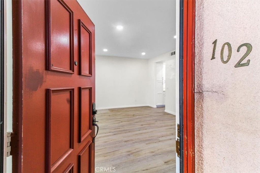 7320 Balboa Boulevard 102