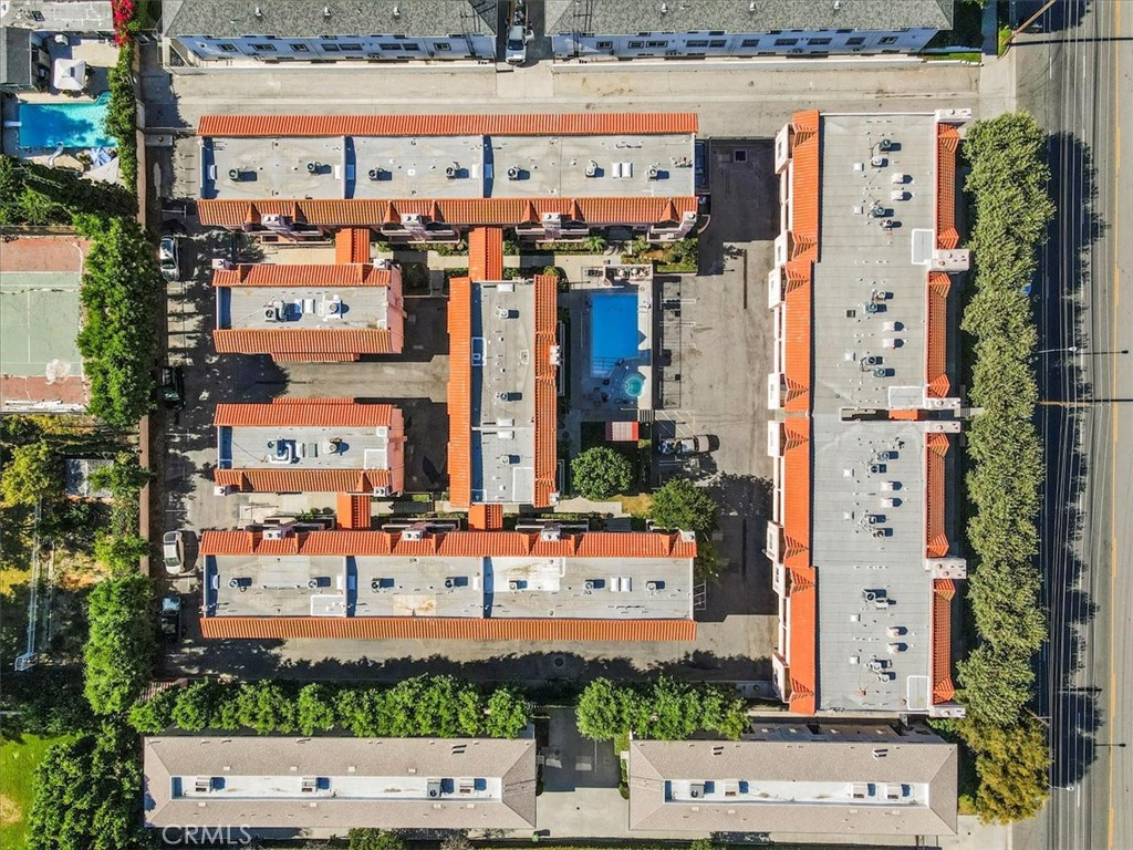 7320 Balboa Boulevard 102