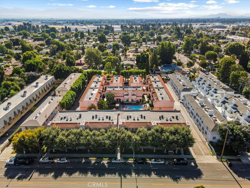 7320 Balboa Boulevard 102