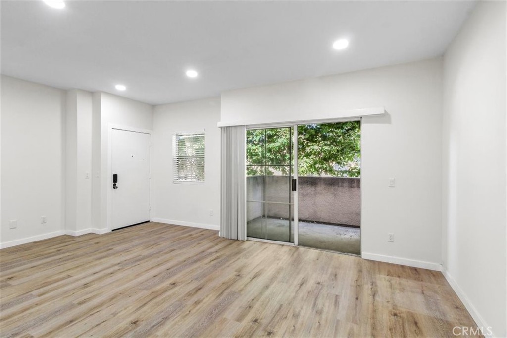 7320 Balboa Boulevard 102