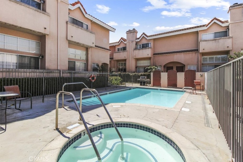 7320 Balboa Boulevard 102