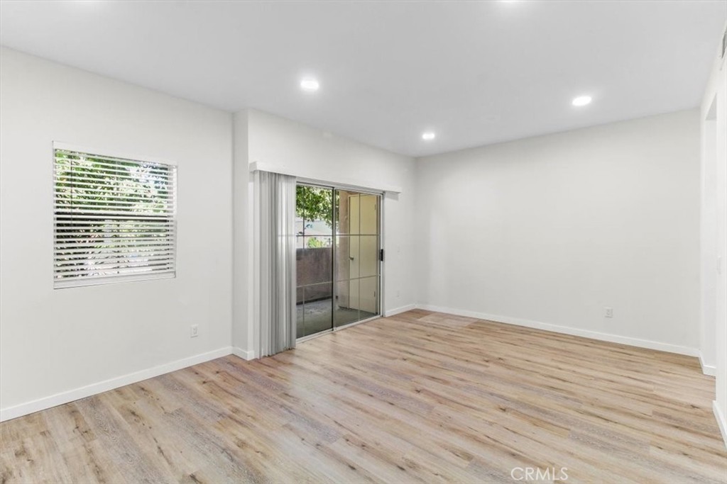 7320 Balboa Boulevard 102
