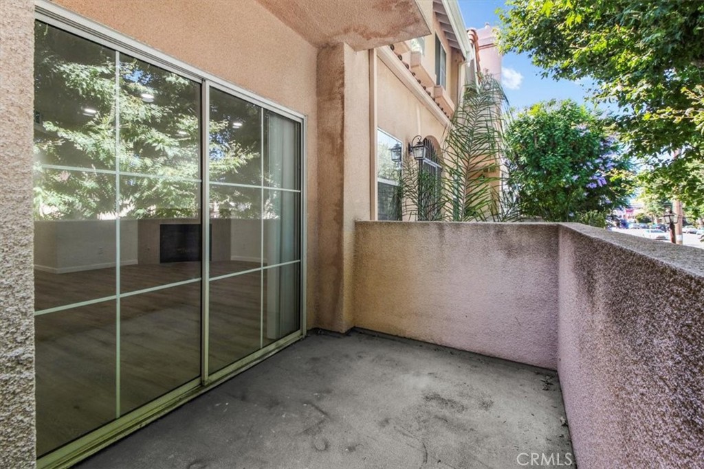 7320 Balboa Boulevard 102