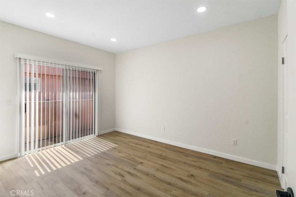 7320 Balboa Boulevard 102