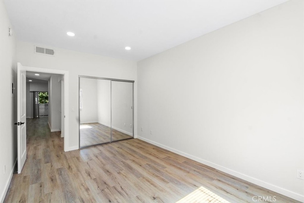 7320 Balboa Boulevard 102