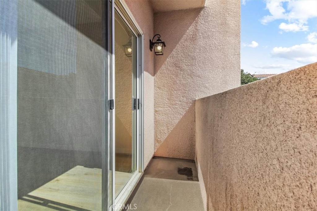 7320 Balboa Boulevard 102