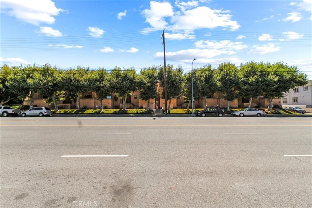 7320 Balboa Boulevard 102
