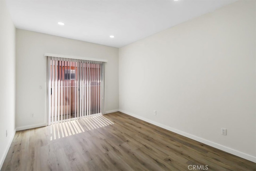 7320 Balboa Boulevard 102
