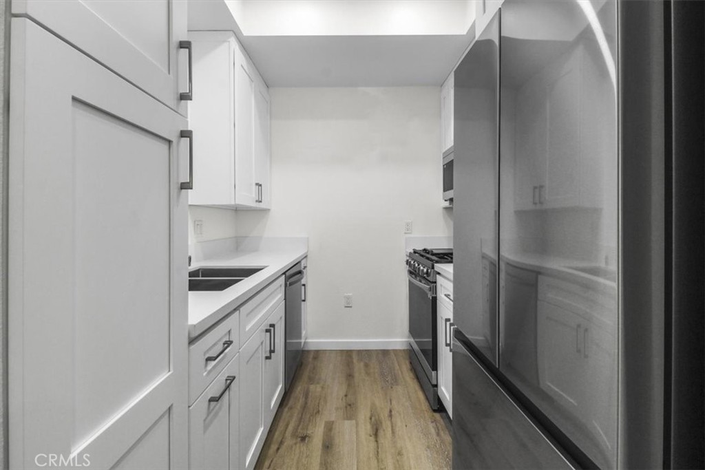 7320 Balboa Boulevard 102
