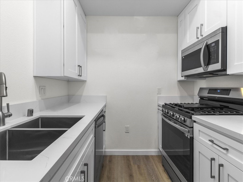 7320 Balboa Boulevard 102