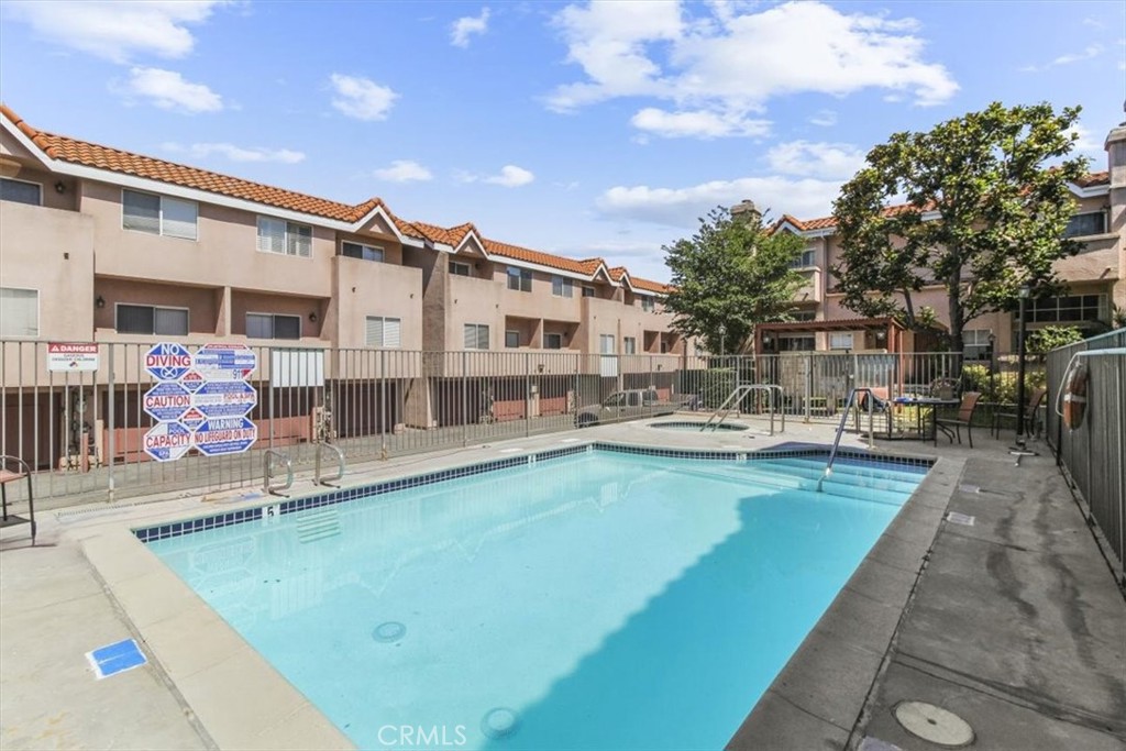 7320 Balboa Boulevard 102