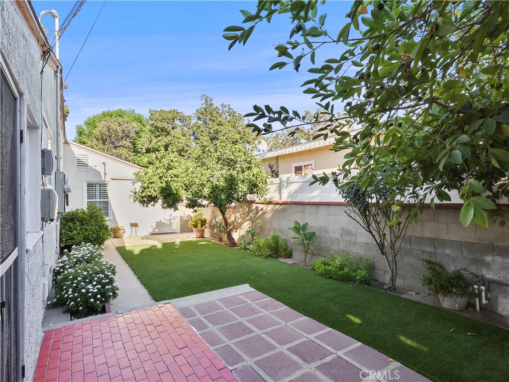 8651 Ranchito Avenue