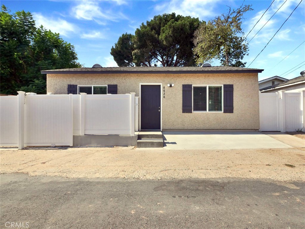 8828 Chimineas Avenue