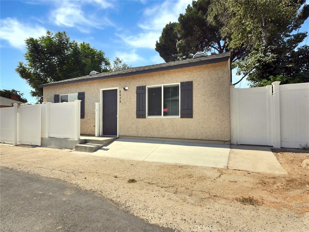 8828 Chimineas Avenue