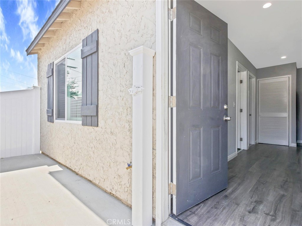 8828 Chimineas Avenue