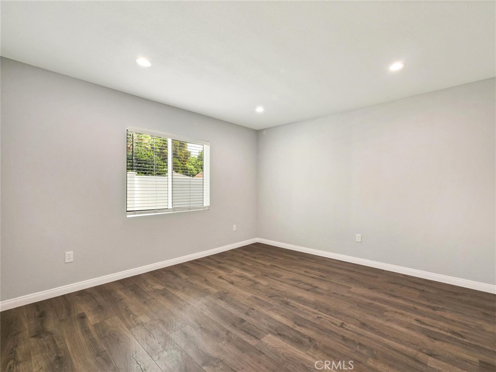 8828 Chimineas Avenue