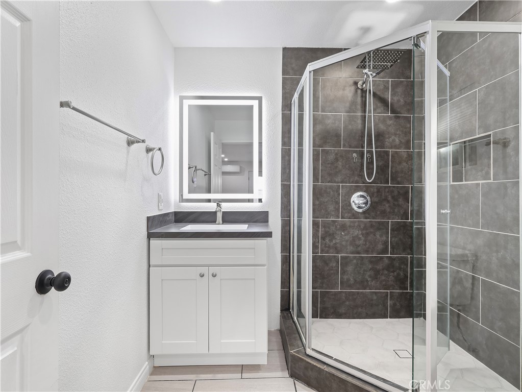 8828 Chimineas Avenue