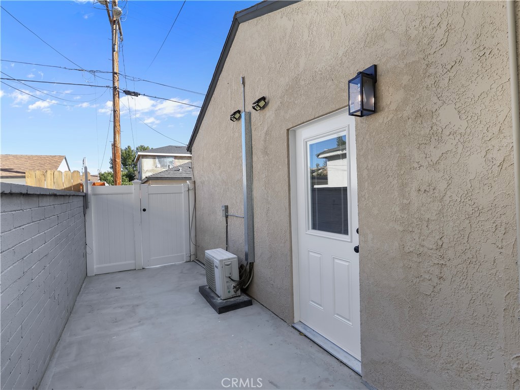 8828 Chimineas Avenue