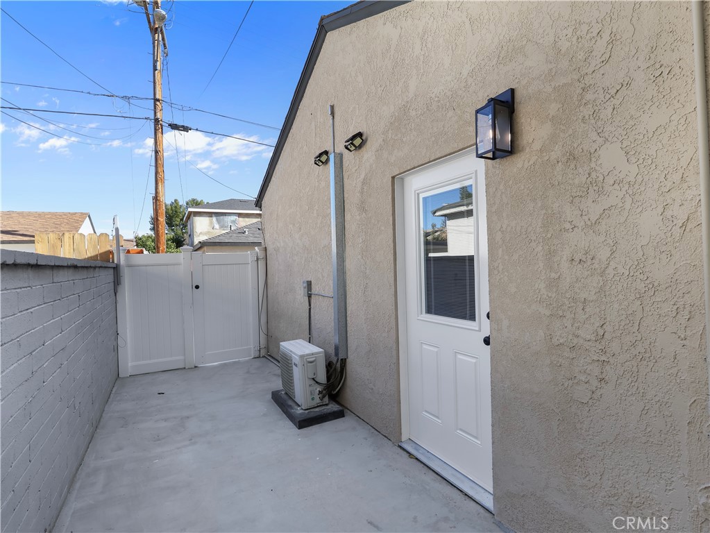 8828 Chimineas Avenue