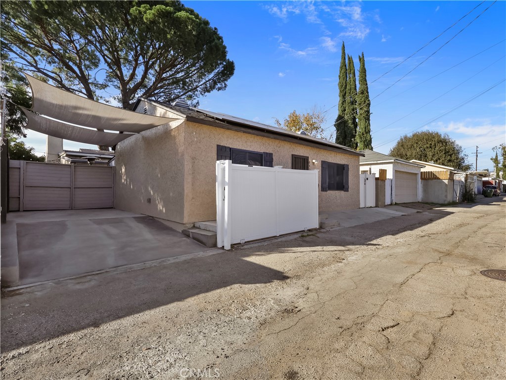 8828 Chimineas Avenue