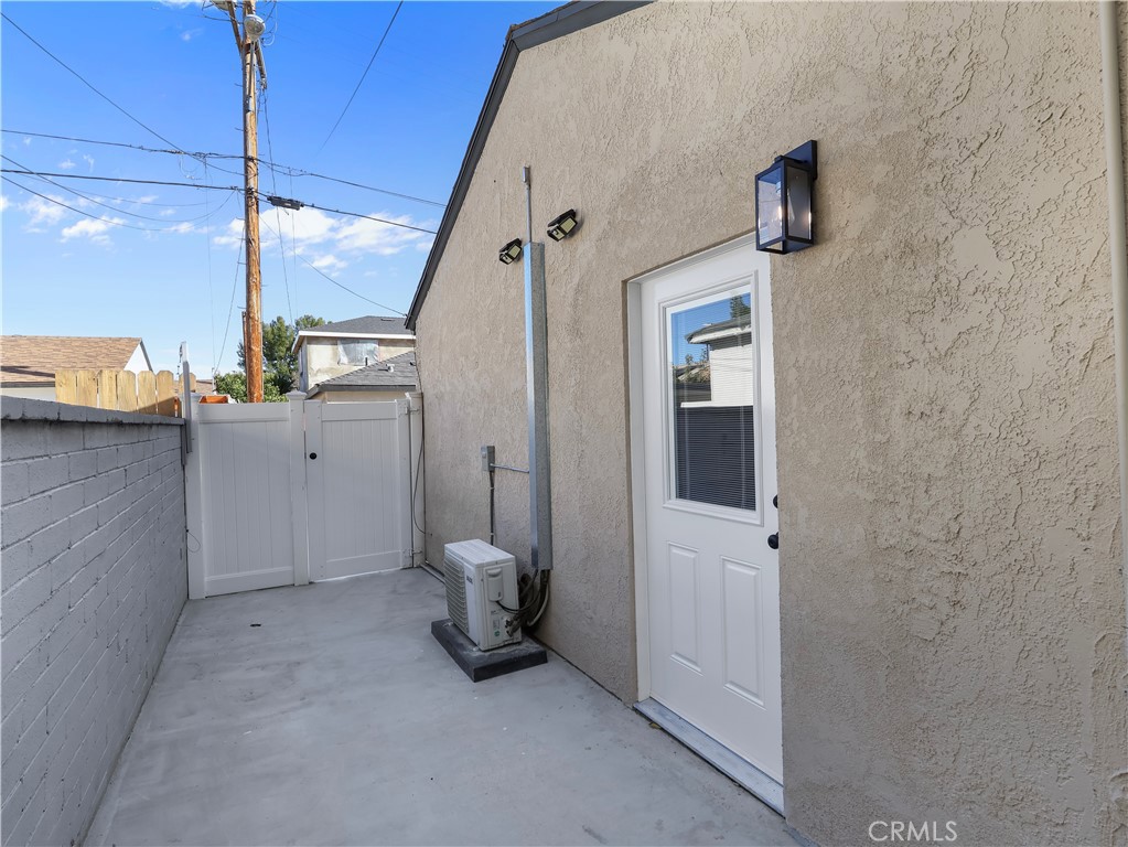 8828 Chimineas Avenue