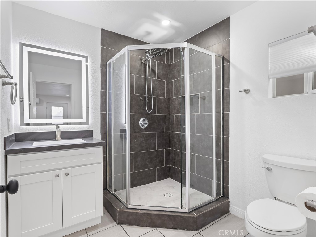 8828 Chimineas Avenue