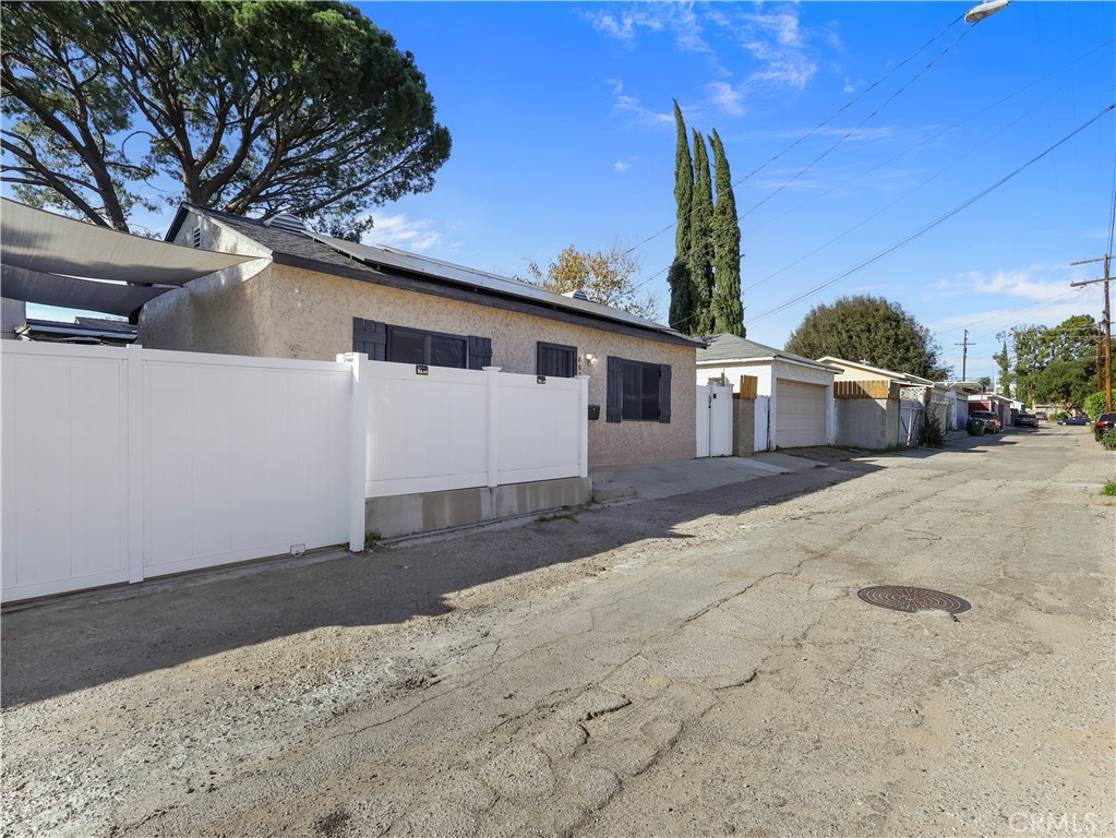 8828 Chimineas Avenue