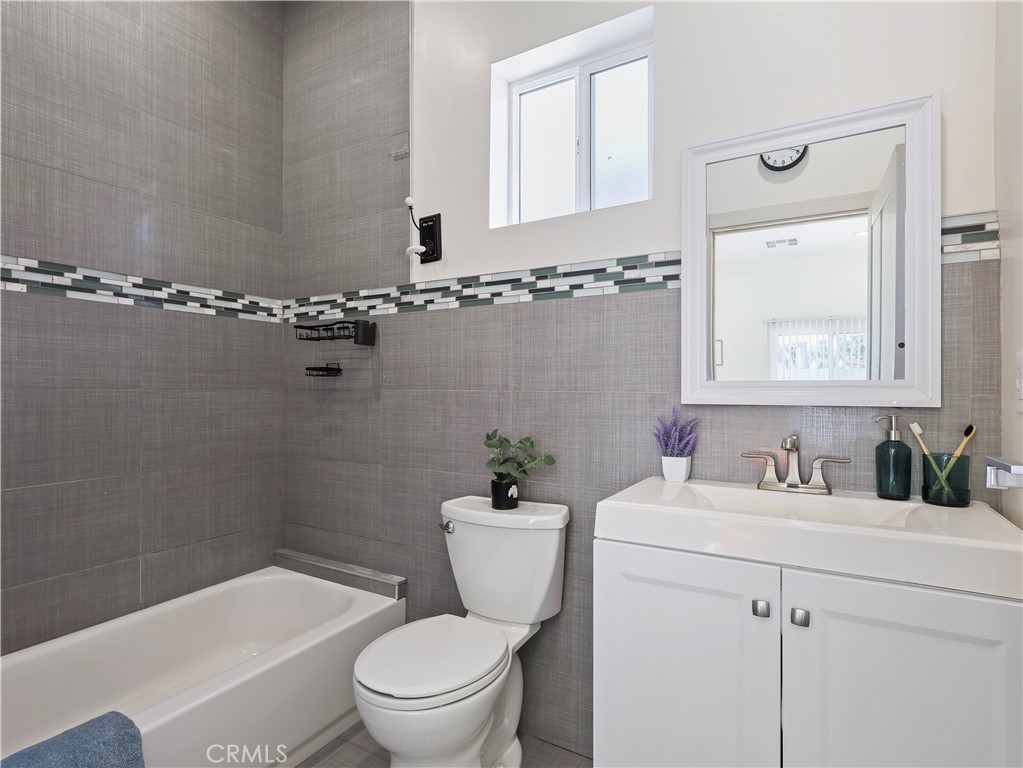 15801 Chatsworth