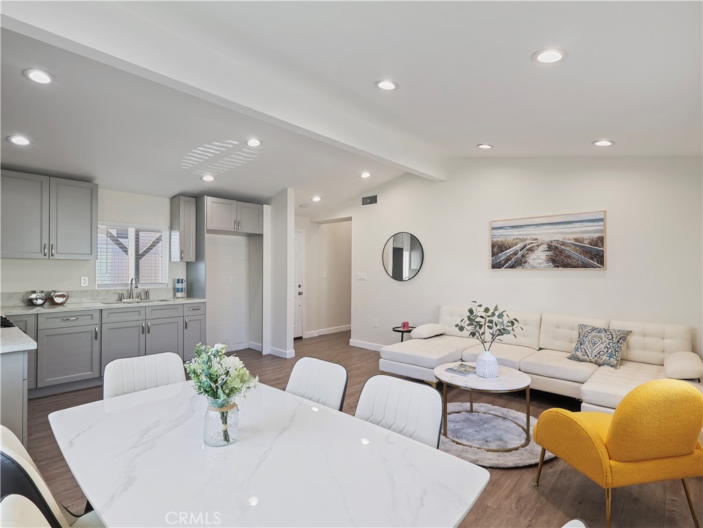 15801 Chatsworth
